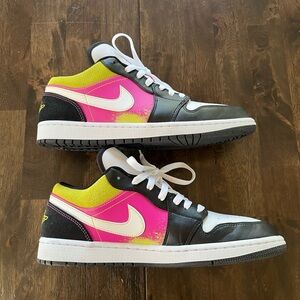 Nike Jordan 1 Low - Black Active Fuchsia Cyber
